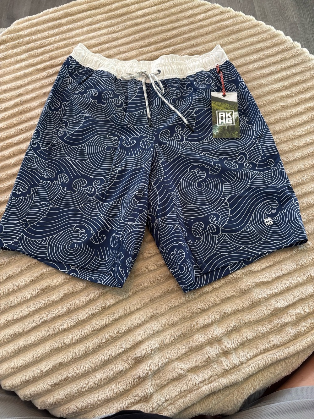 Duluth Trading Co Navy and White Wave-Pattern Athletic Shorts